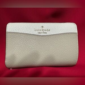 Kate Spade Leather Staci Medium Bifold Compact Wallet in Beige White Colorblock